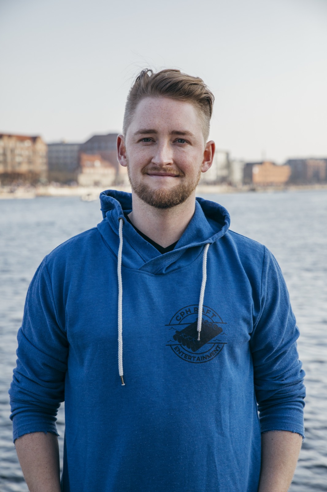 Daniel Randskov foran havnen